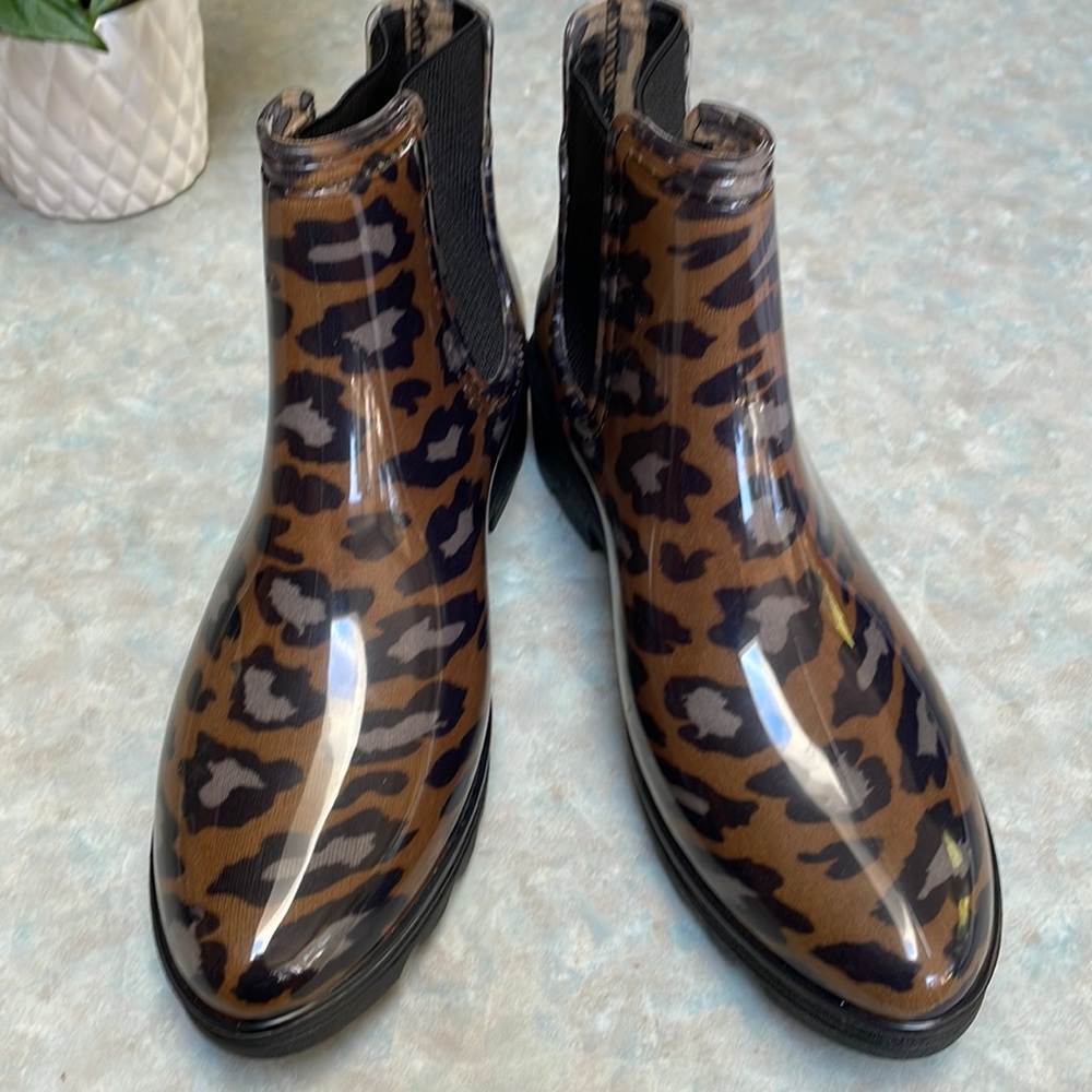 Seven 7 leopard rubber boots (sz 11)